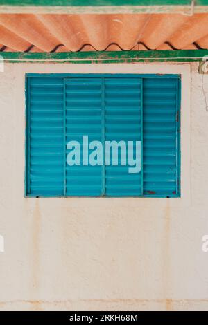 fond texturé de fenêtre vintage turquoise Banque D'Images