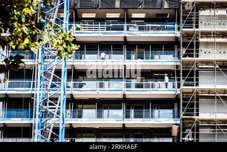 ROTTERDAM - Nouveau projet de construction à côté de la parcelle de terrain récupéré dans le Rijnhaven. Une partie du Rotterdam Rijnhaven a été comblée pour permettre la construction de 3000 logements. ANP JEFFREY GROENEWEG pays-bas sorti - belgique sorti Banque D'Images