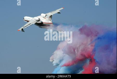 Bildnummer : 55786489 Datum : 16.08.2011 Copyright : imago/Xinhua (110816) -- MOSCOU, 16 août 2011 (Xinhua) -- un airtanker se produit à la dixième exposition aérospatiale internationale de Russie à Moscou, Russie, le 16 août 2011. L'exposition durera six jours, avec la participation de 793 entreprises de 40 nations et régions. (Xinhua/Li Yong) RUSSIE-MOSCOU-EXPOSITION AÉROSPATIALE PUBLICATIONxNOTxINxCHN Wirtschaft Industrie Luftfahrtindustrie Ausstellung Luftfahrtausstellung Messe Luftfahrtmesse Objekte xns 2011 quer premiumd o0 Flugshow, Flugzeug, Tankflugzeug Bildnummer 55786489 Date 16 0 Banque D'Images