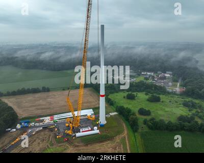 Dorsten, Rhénanie du Nord-Westphalie, Allemagne - Construction d'une éolienne, la première éolienne du parc éolien grosse Heide. Les pales du rotor, W Banque D'Images