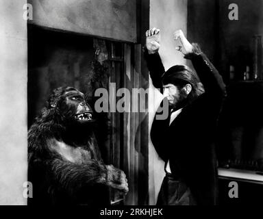 BELA LUGOSI dans L'APE MAN (1943), dirigé par WILLIAM BEAUDINE. Credit: BANNER PRODUCTIONS/MONOGRAMME IMAGES / Album Banque D'Images