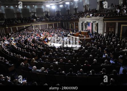 Bildnummer : 55930276 Datum : 08.08.2011 Copyright : imago/Xinhua (110909) -- WASHINGTON, 9 septembre 2011 (Xinhua) -- le président américain Barack Obama s'adresse à une session conjointe du Congrès sur Capitol Hill à Washington D.C., États-Unis, le 8 septembre 2011. Obama a lancé jeudi soir son nouveau plan pour l'emploi, qui est très attendu, pour stimuler la reprise et renforcer la situation difficile de l'emploi dans le pays. Le plan de 447 milliards de dollars, appelé American Jobs Act, est le troisième plan de relance majeur. (Xinhua/Zhang Jun) (lt) US-OBAMA-ECONOMY-JOB PLAN PUBLICATIONxNOTxINxCHN People Politik USA Konju Banque D'Images