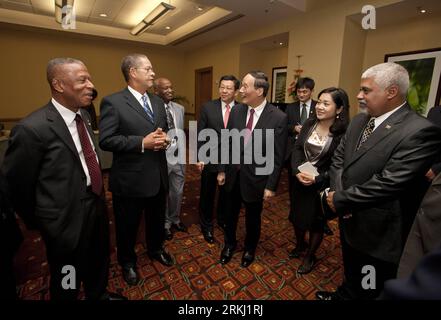 Bildnummer : 55951440 Datum : 12.09.2011 Copyright : imago/Xinhua (110913) -- PORT D'ESPAGNE, 13 septembre 2011 (Xinhua) -- le vice-premier ministre chinois Wang Qishan (C) rencontre Tillman Thomas (1e L), premier ministre de Grenade, Bruce Golding (2e L), premier ministre de la Jamaïque, et Robert Ameerali (1e R), vice-président surinamais, à Port of Spain, Trinité-et-Tobago, le 12 septembre 2011. (Xinhua/Shi Sisi) (yc) TRINITÉ-ET-TOBAGO-CHINE-PAYS DES CARAÏBES-RÉUNION PUBLICATIONxNOTxINxCHN People Politik x0x xtm 2011 quer premiumd 55951440 Date 12 09 2011 Copyright Imago XINHUA Port of Spain sept 13 2011 Banque D'Images