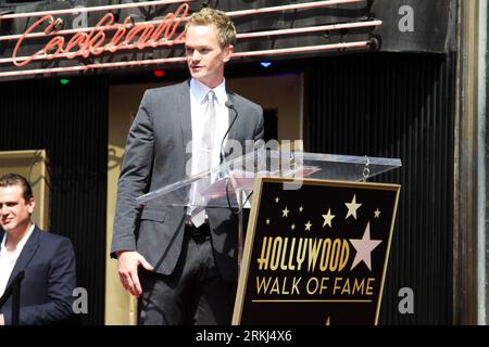 Bildnummer : 55985734 Datum : 15.09.2011 Copyright : imago/Xinhua (110916) -- LOS ANGELES, 16 septembre 2011 (Xinhua) -- l'acteur Neil Patrick Harris parle lors de la cérémonie en l'honorant avec une étoile sur le Hollywood Walk of Fame à Los Angeles, aux États-Unis, le 15 septembre 2011. Harris, jouant des rôles principaux dans le film Schtroumpfs et l'émission de télévision How I met Your Mother , a été honoré avec la 2 488e étoile sur le Walk of Fame jeudi. (Xinhua/Xue Xianjian) (yh) US-LOS ANGELES-HOLLYWOOD-NEIL PATRICK HARRIS PUBLICATIONxNOTxINxCHN People Entertainment Stern Premiumd xns x0x 2011 quer 55985734 Banque D'Images