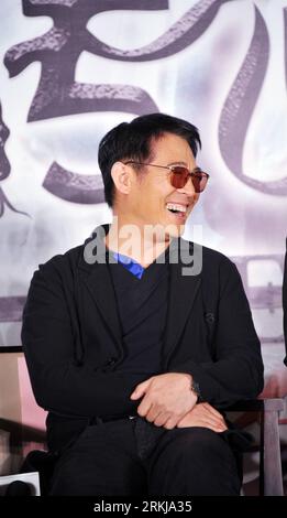 Bildnummer : 56064586 Datum : 22.09.2011 Copyright : imago/Xinhua (110922) -- BEIJING, 22 septembre 2011 (Xinhua) -- Jet Li, acteur principal du film le sorcier et le serpent blanc, assiste à une conférence de presse du film à Beijing, capitale de la Chine, le 22 septembre 2011. Le film sera à l'écran le 29 septembre. (Xinhua) (zmj) CHINA-BEIJING-SORCERER ET LE SERPENT BLANC-CONFÉRENCE DE PRESSE (CN) PUBLICATIONxNOTxINxCHN People Kultur Entertainment film PK Photocall xjh x0x premiumd 2011 hoch 56064586 Date 22 09 2011 Copyright Imago XINHUA Pékin sept 22 2011 XINHUA Jet quitte l'acteur principal du F. Banque D'Images