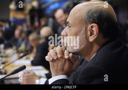 Bildnummer : 56098910 Datum : 24.09.2011 Copyright : imago/Xinhua (110924) -- WASHINGTON DC, 24 septembre 2011 (Xinhua) -- Ben Bernanke, président de la Réserve fédérale AMÉRICAINE, assiste à la réunion du Comité monétaire et financier international (CMFI), lors des réunions annuelles de la Banque mondiale et du Fonds monétaire international (FMI) à Washington DC, capitale des États-Unis, le 24 septembre 2011. Des hauts responsables financiers et bancaires et des experts du monde entier se sont réunis samedi pour discuter de solutions aux défis renouvelés auxquels est confrontée l’économie mondiale. (Xinhua/Zhang Jun) US-WASHINGTON-IMFC-BEN BERNANKE PUBLICATIO Banque D'Images