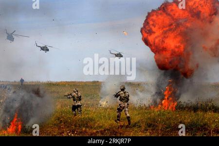 Bildnummer : 56158528 Datum : 06.10.2011 Copyright : imago/Xinhua (111008) -- PÉKIN, 8 octobre 2011 (Xinhua) -- des soldats participent à l'exercice anti-terroriste de la Mission de paix 2007 à Chelyabinsk en Russie le 17 août 2007. L'exercice antiterroriste Peace Mission 2007 a été parrainé par l'Organisation de coopération de Shanghai (OCS). À l'heure actuelle, l'Asie joue un rôle important dans ce mot que personne ne peut ignorer. Les économies émergentes comme la Chine et l’Inde ont été le pôle de croissance le plus actif de l’économie mondiale. Financial Times a dit, le déplacement de l'influence économique et géopolitique vers l'est, sym Banque D'Images