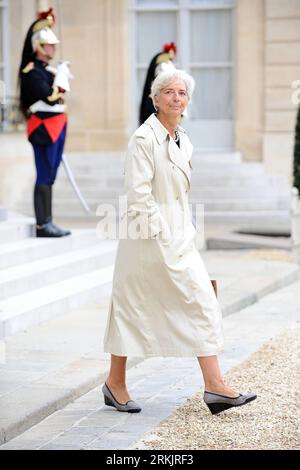 Bildnummer : 56158803 Datum : 08.10.2011 Copyright : imago/Xinhua (111008) -- PARIS, le 8 octobre 2011 (Xinhua) -- Christine Lagarde, directrice générale du Fonds monétaire international (FMI), quitte l'Elysée après avoir rencontré le président français Nicolas Sarkozy à Paris, le 8 octobre 2011. (Xinhua/Laurent Zabulon) FRANCE-FMI-SARKOZY-LAGARDE-MEETING PUBLICATIONxNOTxINxCHN People Politik Wirtschaft premiumd Freisteller xbs x0x 2011 hoch 56158803 Date 08 10 2011 Copyright Imago XINHUA Paris OCT 8 2011 XINHUA Christine Lagarde Directrice générale de l'International Monetar Banque D'Images