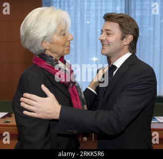 Bildnummer : 56204128 Datum : 21.10.2011 Copyright : imago/Xinhua (111021) -- BRUXELLES, 21 octobre 2011(Xinhua) -- Christine Lagarde (à gauche), directrice générale du Fonds monétaire international (FMI), s'entretient avec le ministre français de l'économie, des Finances et de l'Industrie, François Baroin, lors de la réunion des ministres des Finances de la zone euro au siège de l'UE à Bruxelles, capitale de la Belgique, le 21 octobre 2011. (Xinhua/Thierry Monasse)(yt) BELGIUM-BRUSSELS-EUROZONE-MEETING PUBLICATIONxNOTxINxCHN People Politik Finanzminister Treffen Finanzministertreffen x0x xst premiumd 2011 quadrat Highlight 56204128 Date 21 10 2011 Banque D'Images