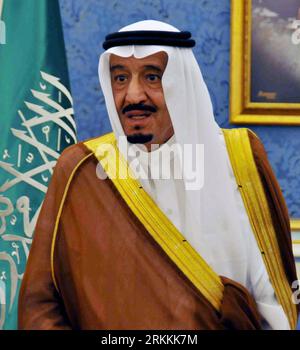 (111105) -- RIYAD, 5 novembre 2011 (Xinhua) -- Voici une photo de dossier prise le 26 octobre 2011 du prince saoudien Salman bin Abdul Aziz Al Saoud à Riyad, Arabie saoudite. (Xinhua/Wang Bo) ARABIE SAOUDITE-NOUVEAU MINISTRE DE LA DÉFENSE PUBLICATIONxNOTxINxCHN 111105 Riyad nov 5 2011 XINHUA Ceci EST un fichier photo prise LE 26 2011 octobre de l'Arabie Saoudite le Prince Salman am Abdul Aziz Al Saud à Riyad Arabie Saoudite XINHUA Wang Bo Arabie Saoudite nouveaux ministres de la Défense PUBLICATIONxNOTxINxCHN Banque D'Images