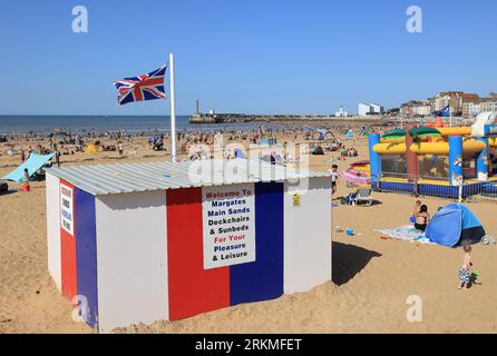 Margate main Sands par une chaude et ensoleillée journée d'août, dans l'est du Kent, Royaume-Uni Banque D'Images