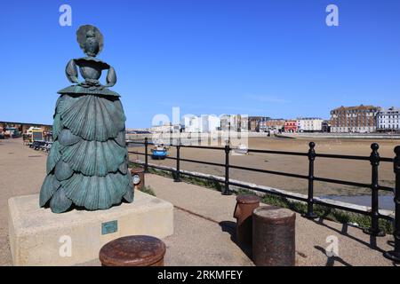 Sculpture par Ann Carrington de Mme Booth, la Shell Lady, une ancienne propriétaire de maison d'hôtes à Margate, Elizabeth White, qui était le premier amour de JMW Turner. Banque D'Images