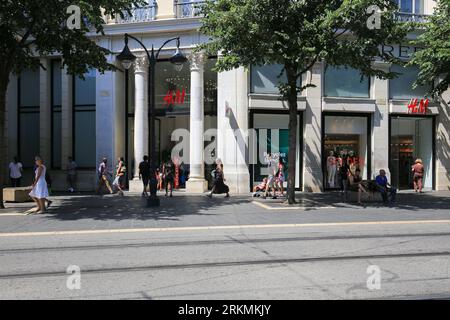 Extérieur du magasin H&M à Nice, France Banque D'Images