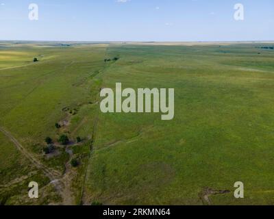 Prairie vista à Tallgrass Prairie National Preserve près de Strong City, Kansas, États-Unis. Banque D'Images