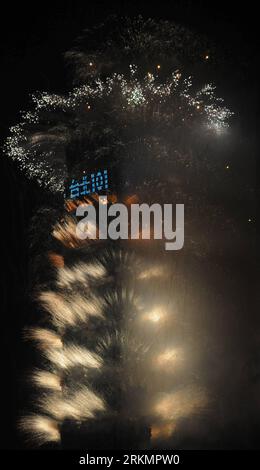 Bildnummer : 56797858 Datum : 01.01.2012 Copyright : imago/Xinhua (120101) -- TAIPEI, 1 janvier 2012 (Xinhua) -- des feux d'artifice explosent depuis le gratte-ciel de Taipei 101 lors des célébrations du nouvel an à Taipei, dans le sud-est de la Chine Taiwan, le 1 janvier 2012. (Xinhua/Wu Ching-teng) (Ly) CHINA-TAIPEI-NEW YEAR CELEBRATIONS (CN) PUBLICATIONxNOTxINxCHN Gesellschaft Silvester Neujahr Neues Jahr Feuerwerk xbs x0x 2012 hoch premiumd 56797858 Date 01 01 2012 Copyright Imago XINHUA Taipei Jan 1 2012 XINHUA Fireworks explose de Taipei 101 Skyscraper pendant les célébrations du nouvel an à Taipei Sud-est Chine S TAIWAN Jan 1 Banque D'Images