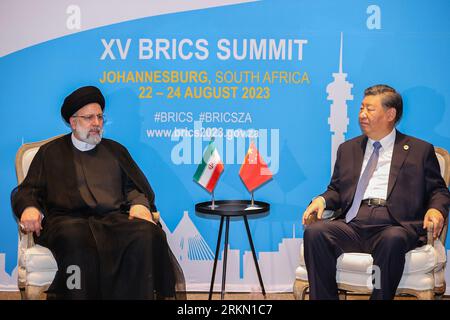 Johannesburg, Gauteng, Afrique du Sud. 24 août 2023. Le président iranien Ebrahim Raisi (à gauche) rencontre le président chinois Xi Jinping (à droite) dans le cadre du 15e sommet des BRICS. (Image de crédit : © Présidence iranienne via ZUMA Press Wire) USAGE ÉDITORIAL SEULEMENT! Non destiné à UN USAGE commercial ! Banque D'Images