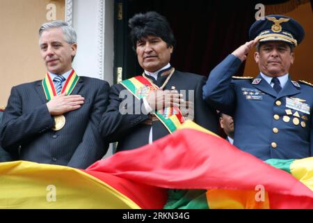 Bildnummer : 56944751 Datum : 22.01.2012 Copyright : imago/Xinhua (120123) -- LA PAZ, Jan 23, 2012 (Xinhua) -- le président bolivien Evo Morales (C) regarde un défilé de l'armée bolivienne à la fin de son rapport gouvernemental pour 2011, à la Paz, capitale de la Bolivie, le 22 janvier 2012. (Xinhua/Jose Lirauze/ABI)(zjl) BOLIVIA-LA PAZ-MORALES PUBLICATIONxNOTxINxCHN personnes Politik xns x0x 2012 quer 56944751 Date 22 01 2012 Copyright Imago XINHUA la Paz Jan 23 2012 XINHUA Président bolivien Evo Morales C observe une parade de l'armée bolivienne À la fin de son rapport gouvernemental pour 2011 à la Paz capitale de la Bolivie O Banque D'Images