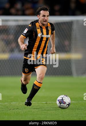 Lewie Coyle de Hull City en action lors du match de championnat Sky Bet au MKM Stadium, Hull. Date de la photo : Vendredi 25 août 2023. Banque D'Images