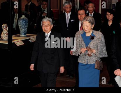 Bildnummer : 57064830 Datum : 13.02.2012 Copyright : imago/Xinhua (120213) -- TOKYO, 13 février 2012 (Xinhua) -- l'Empereur Akihito (L, devant) et l'Impératrice Michiko visitent l'exposition de deux cents chefs-d'œuvre sélectionnés du Musée du Palais, Beijing, au Musée national de Tokyo, Japon, 13 février 2012. (Xinhua/Ji Chunpeng) (zw) JAPON-TOKYO-CHINE-PALAIS MUSÉE-EXPOSITION-EMPEREUR-VISITE PUBLICATIONxNOTxINxCHN personnes Adel Kaiserin Mann Frau Ehemann Ehefrau privat xda x0x 2012 quer 57064830 Date 13 02 2012 Copyright Imago XINHUA Tokyo février 13 2012 XINHUA Japon S Empereur Aki Banque D'Images