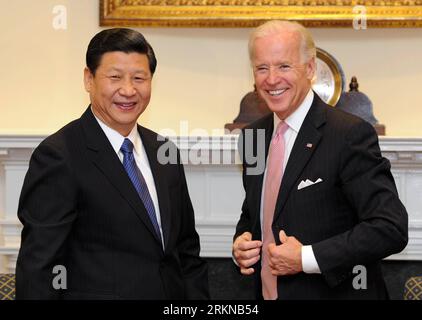 120214 -- WASHINGTON, 14 février 2012 Xinhua -- le vice-président chinois Xi Jinping L s'entretient avec son homologue américain Joe Biden à la Maison Blanche à Washington, aux États-Unis, le 14 février 2012. Xinhua/Xie Huanchi ljh États-Unis-CHINE-XI JINPING-BIDEN-RÉUNION PUBLICATIONxNOTxINxCHN Banque D'Images