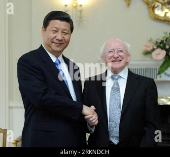 Bildnummer : 57093188 Datum : 20.02.2012 Copyright : imago/Xinhua (120220) -- DUBLIN, 20 février 2012 (Xinhua) -- le vice-président chinois Xi Jinping (G) serre la main du président irlandais Michael D. Higgins lors d'une réunion avec lui à Dublin, capitale de l'Irlande, le 20 février 2012. (Xinhua/Zhang Duo) (llp) IRLANDE-DUBLIN-XI JINPING-VISIT PUBLICATIONxNOTxINxCHN personnes Politik premiumd xbs x0x 2012 quadrat 57093188 Date 20 02 2012 Copyright Imago XINHUA Dublin février 20 2012 le vice-président chinois DE XINHUA Xi Jinping l serre la main du président irlandais Michael D Higgins lors d'une rencontre avec LUI à Dubl Banque D'Images