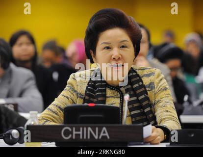 Bildnummer : 57120913 Datum : 28.02.2012 Copyright : imago/Xinhua (120229) -- NATIONS UNIES, 29 février 2012 (Xinhua) -- Meng Xiaosi, vice-présidente de la Fédération des femmes de Chine, prend la parole lors du débat général de la 56e Commission de la condition de la femme au siège des Nations Unies à New York, le 28 février 2012. Meng a déclaré que le rôle et la contribution des femmes rurales dans le développement devraient être appréciés et reconnus. (Xinhua/Shen Hong)(ctt) COMMISSION DES Nations Unies SUR LE STATUT DES FEMMES-CHINE PUBLICATIONxNOTxINxCHN People Politik Porträt premiumd xbs x0x 2012 quer 57120913 Date 28 02 2012 Copyright IMA Banque D'Images