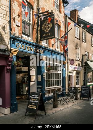 Cirencester, Gloucestershire - Angleterre. La maison publique Golden Cross dans Black Jack Street, Cirencester, Gloustershire. Banque D'Images