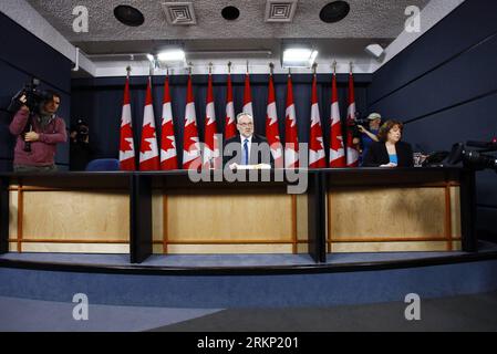 Bildnummer : 57856472 référence : 03.04.2012 Copyright : imago/Xinhua (120403) -- OTTAWA, le 3 avril 2012 (Xinhua) -- le nouveau vérificateur général du Canada, Michael Ferguson (C), prend la parole lors d une conférence de presse à l Théâtre national de la presse à Ottawa, Canada, le 3 avril 2012. Il a répondu aux questions des journalistes concernant son rapport du printemps, qui a été déposé ce matin à la Chambre des communes. Parmi les détails du rapport, Ferguson blâme le ministère de la Défense nationale pour avoir couvert les dépassements de coûts et les retards dans le développement de 65 F-35 combattants de grève conjointe pour maintenir le soutien politique au projet. Le Banque D'Images