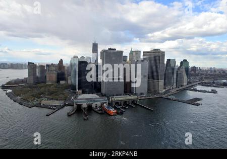 Bildnummer : 57891968 Datum : 12.04.2012 Copyright : imago/Xinhua (120412) -- NEW YORK, 12 avril 2012 (Xinhua) -- une vue aérienne de l'horizon de Manhattan est vue à New York, aux États-Unis, le 12 avril 2012. (Xinhua/Wang Lei) (zx) U.S.-NEW YORK-TOURISM PUBLICATIONxNOTxINxCHN Gesellschaft USA totale NY Hudson River Rundflug Wirtschaft Helikopter Tourismus x0x xds 2012 quer 57891968 Date 12 04 2012 Copyright Imago XINHUA New York avril 12 2012 XINHUA vue aérienne de Manhattan Skyline EST des lacs à New York City les États-Unis avril 12 2012 XINHUA Wang Lei ZX U S New York Tour Banque D'Images