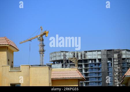 Gizeh, Égypte, août 19 2023 : Nouvelle tour résidentielle en Égypte, immobilier de développement immobilier et d'appartements projet moderne, chantier de construction de Banque D'Images