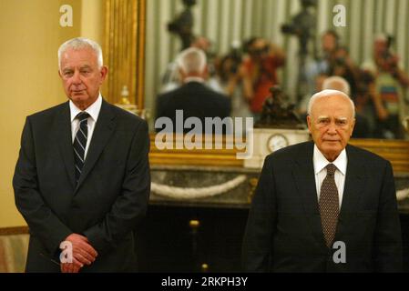 Bildnummer: 57996379  Datum: 16.05.2012  Copyright: imago/Xinhua (120516) -- ATHENS, May 16, 2012 (Xinhua) -- Greek President Carolos Papoulias (R) and Greek senior judge Panayiotis Pikrammenos attend the latter s swearing-in ceremony at the presidential mansion in Athens, May 16, 2012. Panayiotis Pikrammenos was sworn in as prime minister of the new caretaker government, which will lead the country to a second round of national polls, most likely in June 17. (Xinhua/Marios Lolos) GREECE-PM-CARETAKER GOVERNMENT-PANAYIOTIS PIKRAMMENOS PUBLICATIONxNOTxINxCHN People Politik xdp x0x premiumd 2012 Stock Photo