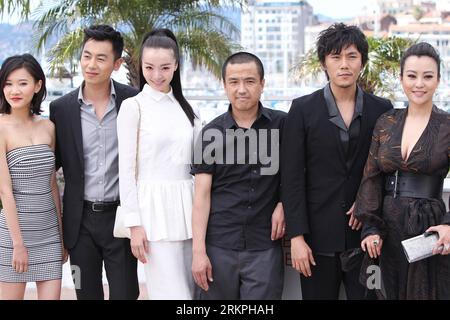 Bildnummer: 57999546  Datum: 17.05.2012  Copyright: imago/Xinhua (120517) -- CANNES, May 17, 2012 (Xinhua) -- Cast members (from R to L) Chinese actress Hao Lei, actor Qin Hao, director Lou Ye, actress Qi Xi, actor Zhu Yawen and actress Chang Fangyuan pose for photos during a photocall for Chinese film MYSTERY , opening film for Un Certain Regard , at the 65th Cannes Film Festival, southern France, May 17, 2012. (Xinhua/Gao Jing) (zyw) FRANCE-CANNES-FILM FESTIVAL-PHOTOCALL-MYSTERY PUBLICATIONxNOTxINxCHN Kultur Entertainment People Film 65. Internationale Filmfestspiele Cannes xmk x0x 2012 quer Stock Photo