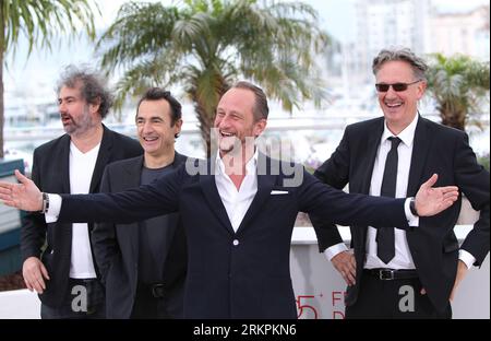 Bildnummer: 58016667  Datum: 22.05.2012  Copyright: imago/Xinhua (120522) -- CANNES, May 22, 2012 (Xinhua) -- French director Gustave Kervern, French actor Albert Dupontel, Belgian actor Benoit Poelvoorde and French director Benoit Delepine (From Left to Right) pose during the photocall for Le Grand Soir at the 65th Cannes Film Festival, in Cannes, France, 22 May 2012. The movie is presented in the Un Certain Regard section of the festival, which runs from 16 to 27 May. (Xinhua/Gao Jing) (jl) FRANCE-CANNES-FILM FESTIVAL-PHOTOCALL-LE GRAND SOIR PUBLICATIONxNOTxINxCHN Kultur Entertainment People Stock Photo