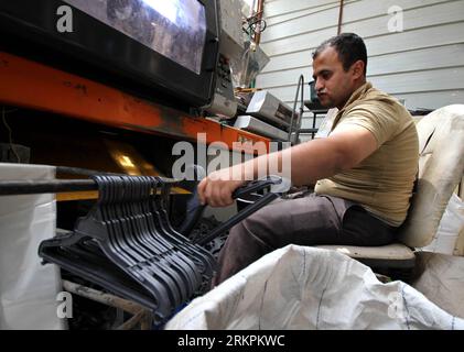 Bildnummer: 58016750  Datum: 22.05.2012  Copyright: imago/Xinhua (120522)-- HEBRON, May 22, 2012 (Xinhua) -- A Palestinian worker makes clothes hangers at Abu Sharar factory for recycling plastic in the West Bank village of Dura near Hebron, on May 22, 2012. At the factory, recycled plastic is made into new products to be sold in the local markets as clothing hangers, plates and food containers. (Xinhua/Luay Sababa) MIDEAST-HEBRON-RECYCLING-PLASTIC PUBLICATIONxNOTxINxCHN Wirtschaft Müll Recycling Verwertung Arbeitswelten x0x xst 2012 quer      58016750 Date 22 05 2012 Copyright Imago XINHUA  H Stock Photo