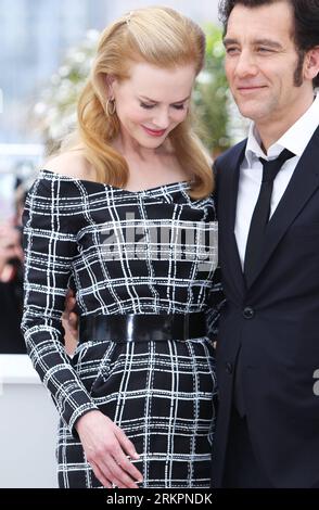 Bildnummer: 58033024  Datum: 25.05.2012  Copyright: imago/Xinhua (120525) -- CANNES, May 25, 2012 (Xinhua) -- Australian actress Nicole Kidman (L) and British actor Clive Owen pose for photos during the photocall for American film Heminway and Gellhorn at the 65th Cannes Film Festival, southern France, May 25, 2012. (Xinhua/Gao Jing) (zjl) FRANCE-CANNES-FILM FESTIVAL-HEMINWAY AND GELLHORN-PHOTOCALL PUBLICATIONxNOTxINxCHN People Entertainment Kultur Filmfestival Filmfestspiele Film Festival Pressetermin Photocall xdp x0x 2012 hoch premiumd      58033024 Date 25 05 2012 Copyright Imago XINHUA  C Stock Photo