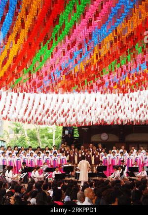 (120528) -- SEOUL, May 28, 2012 (Xinhua) -- South Korean Buddhists celebrate the Buddha s 2556th birthday at the Chogye Temple in Seoul, South Korea, May 28, 2012. The Buddha s birthday, falling on May 28 this year, is one of the most important public holidays in South Korea. (Xinhua/Yao Qilin) (zy) SOUTH KOREA-SEOUL-BUDDHA-BIRTHDAY PUBLICATIONxNOTxINxCHN Stock Photo