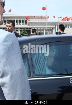 Bildnummer : 58070029 Datum : 05.06.2012 Copyright : imago/Xinhua (120605) -- PÉKIN, 5 juin 2012 (Xinhua) -- le président russe Vladimir Poutine prend une voiture après son arrivée à Pékin, capitale de la Chine, le 5 juin 2012, donnant le coup d'envoi d'une visite d'État de trois jours en Chine. Au cours de cette visite, Poutine assistera à la 12e réunion du Conseil des chefs d’États membres de l’Organisation de Shanghai pour la coopération (OCS) à Pékin les 6 et 7 juin. (Xinhua/Pang Xinglei) (ry) CHINE-PÉKIN-RUSSIE-POUTINE-ARRIVÉE (CN) PUBLICATIONxNOTxINxCHN personnes Politik premiumd xbs x0x 2012 hoch 58070029 Date 05 06 2012 Copyright IM Banque D'Images