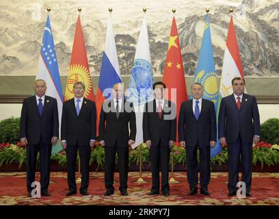 Bildnummer : 58075462 Datum : 06.06.2012 Copyright : imago/Xinhua (120606) -- PÉKIN, 6 juin 2012 (Xinhua) -- le président ouzbek Islam Karimov, le président kirghize Almazbek Atambayev, le président russe Vladimir Poutine, le président chinois Hu Jintao, le président kazakh Nursultan Nazarbayev et le président tadjik Emomali Rahmon (de gauche à droite) posez pour une photo de groupe avant une réunion en petit groupe de la 12e réunion du Conseil des chefs d'États membres de l'Organisation de coopération de Shanghai (OCS) à Beijing, capitale de la Chine, le 6 juin 2012. (Xinhua/Zhang Duo) (ljh) CHINE-PÉKIN-SCO-PETIT GROUPE MEE Banque D'Images