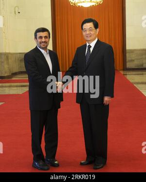 Bildnummer: 58080123  Datum: 08.06.2012  Copyright: imago/Xinhua (120608) -- BEIJING, June 8, 2012 (Xinhua) -- Chinese President Hu Jintao (R) shakes hands with Iranian President Mahmoud Ahmadinejad during a welcoming ceremony for Ahmadinejad at the Great Hall of the in Beijing, capital of China, June 8, 2012. Ahmadinejad came to pay a visit to China and attend the 12th Meeting of the Council of Heads of Member States of the Shanghai Cooperation Organization (SCO). (Xinhua/Rao Aimin) (ry) CHINA-BEIJING-HU JINTAO-IRANIAN PRESIDENT-WELCOMING CEREMONY (CN) PUBLICATIONxNOTxINxCHN People Politik pr Stock Photo