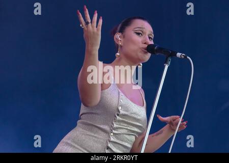Portsmouth, Royaume-Uni. 25 août 2023. Chanteuse-compositrice britannique née à Londres, Rachel Agatha Keen connue sous son nom de scène raye se produit en direct sur scène au Victorious Festival. Crédit : SOPA Images Limited/Alamy Live News Banque D'Images