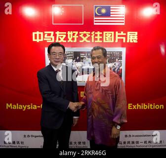 Bildnummer: 58114862  Datum: 16.06.2012  Copyright: imago/Xinhua (120617) -- KUALA LUMPUR, June 16, 2012 (Xinhua) -- He Guoqiang (L), a member of the Standing Committee of the Political Bureau of the Communist Party of China (CPC) Central Committee and head of the CPC Central Commission for Discipline Inspection, shakes hands with Malaysia s Deputy Prime Minister Muhyiddin Mohamad Yassin (R), who is also the deputy president of Malaysia s ruling United Malays National Organization (UMNO), as they visit Malaysia-China Friendship Photo Exhibition after a meeting in Kuala Lumpur, Malaysia, June 1 Stock Photo