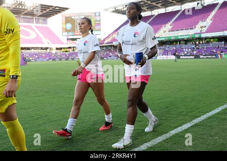 Orlando, Floride, États-Unis. 25 août 2023. MELANIE BARCENAS (25), attaquant du San Diego Wave FC, prend le terrain avant le match de football NWSL Orlando Pride vs San Diego Wave FC au stade Exploria d'Orlando, FL, le 25 août 2023. (Image de crédit : © Cory Knowlton/ZUMA Press Wire) USAGE ÉDITORIAL SEULEMENT! Non destiné à UN USAGE commercial ! Banque D'Images