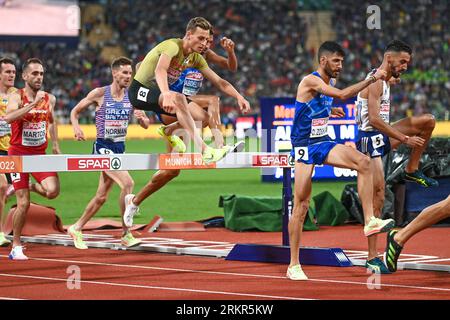 Karl Bebendorf (Allemagne), Osama Zoghlami (Italie). 3000m. Steeplechase final. Championnats d'Europe Munich 2022 Banque D'Images