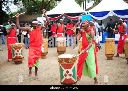 Bildnummer: 58128610  Datum: 20.06.2012  Copyright: imago/Xinhua (120620) -- NAIROBI, June 20, 2012 (Xinhua) -- perform during an event marking the World Refugee Day at the Kenya National Museum in Nairobi, capital of Kenya, June 20, 2012. According Kenyan Department of Refugee Affairs statistics, over 520,000 refugees from Somalia live in Kenya as of May 31, 2012. (Xinhua/Ding Haitao) KENYA-NAIROBI-SOMALI-REFUGEE DAY PUBLICATIONxNOTxINxCHN Gesellschaft Flüchtlinge Weltflüchtlingstag Flüchtlingstag Tag der Lager Flüchtlingslager xns x0x 2012 quer      58128610 Date 20 06 2012 Copyright Imago X Stock Photo