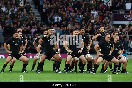 LONDON, UK - 25th Aug 2023:  New Zealand perform the haka ahead of the Qatar Airways Cup International match between the South Africa Springboks and the New Zealand All Blacks at Twickenham Stadium  (Credit: Craig Mercer/ Alamy Live News) Stock Photo