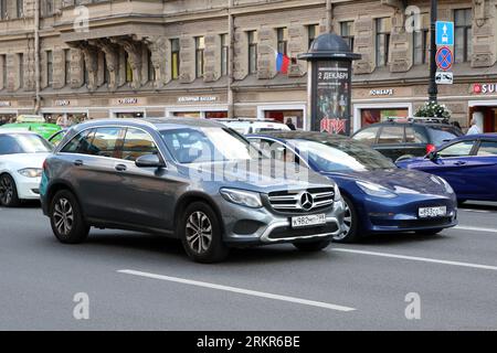 Saint Petersburg, Russia. 25th Aug, 2023. Mercedes and Tesla cars stopped in the middle of Nevsky Prospekt, in the very center of Saint Petersburg, (Photo by Maksim Konstantinov/SOPA Images/Sipa USA) Credit: Sipa USA/Alamy Live News Stock Photo