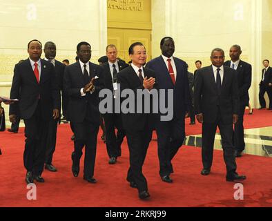 Bildnummer: 58255521  Datum: 18.07.2012  Copyright: imago/Xinhua (120718) -- BEIJING, July 18, 2012 (Xinhua) -- Chinese Premier Wen Jiabao (C) attends the opening ceremony of the Fourth Conference of Chinese and African Entrepreneurs in Beijing, capital of China, July 18, 2012. (Xinhua/Rao Aimin) CHINA-AFRICA-WEN JIABAO-ENTREPRENEURS CONFERENCE (CN) PUBLICATIONxNOTxINxCHN People Politik x0x xst 2012 quer      58255521 Date 18 07 2012 Copyright Imago XINHUA  Beijing July 18 2012 XINHUA Chinese Premier Wen Jiabao C Attends The Opening Ceremony of The Fourth Conference of Chinese and African Entr Banque D'Images