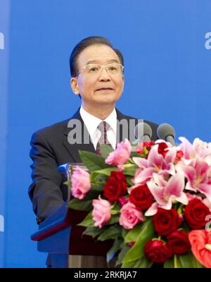 Bildnummer : 58255503 Datum : 18.07.2012 Copyright : imago/Xinhua (120718) -- BEIJING, 18 juillet 2012 (Xinhua) -- le Premier ministre chinois Wen Jiabao prononce un discours à la cérémonie d'ouverture de la quatrième Conférence des entrepreneurs chinois et africains à Beijing, capitale de la Chine, le 18 juillet 2012. (Xinhua/Huang Jingwen) CHINA-AFRICA-WEN JIABAO-ENTREPRENEURS CONFERENCE (CN) PUBLICATIONxNOTxINxCHN People Politik Porträt x0x xst 2012 hoch 58255503 Date 18 07 2012 Copyright Imago XINHUA Pékin juillet 18 2012 le Premier ministre chinois XINHUA Wen Jiabao prononce une allocution à la cérémonie d'ouverture de la quatrième Conférence des Chinois et de l'AF Banque D'Images