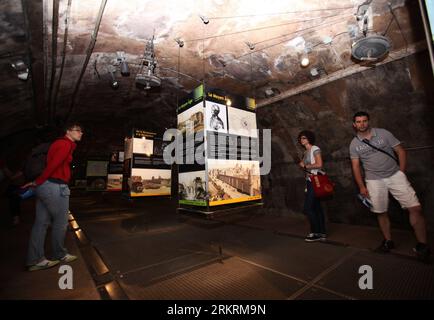 Bildnummer: 58279070  Datum: 25.07.2012  Copyright: imago/Xinhua (120726) -- PARIS, July 26, 2012 (Xinhua) -- Visitors view the Paris Sewer System Musuem in Paris, France, July 25, 2012. Le Musee des Egouts de Paris, or the Paris Sewer Museum, is dedicated to the sewer system of Paris. Tours of the sewage system have been popular since the 1800s and are currently conducted at the sewers. Visitors are able to walk upon raised walkways directly above the sewage itself. The entrance is near the Pont de l Alma. (Xinhua/Gao Jing) (ybg) FRANCE-PARIS-SEWER SYSTEM MUSUEM PUBLICATIONxNOTxINxCHN Gesells Stock Photo