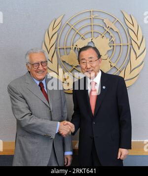 Bildnummer : 58383355 Datum : 24.08.2012 Copyright : imago/Xinhua (120824) -- NEW YORK, 24 août 2012 (Xinhua) -- le Secrétaire général de l'ONU Ban Ki-moon (à droite) rencontre Lakdhar Brahimi, le nouveau représentant spécial conjoint de la Ligue des Nations Unies pour la Syrie, au siège de l'ONU à New York, aux États-Unis, le 24 août 2012. (XinhuaShen Hong) US-un-SYRIA-SPECIAL REPRESENTATIVE PUBLICATIONxNOTxINxCHN People Politik premiumd xns x0x 2012 quadrat 58383355 Date 24 08 2012 Copyright Imago XINHUA New York août 24 2012 XINHUA Secrétaire général de l'ONU Ban KI Moon r rencontre Brahimi, le nouveau nommé Banque D'Images